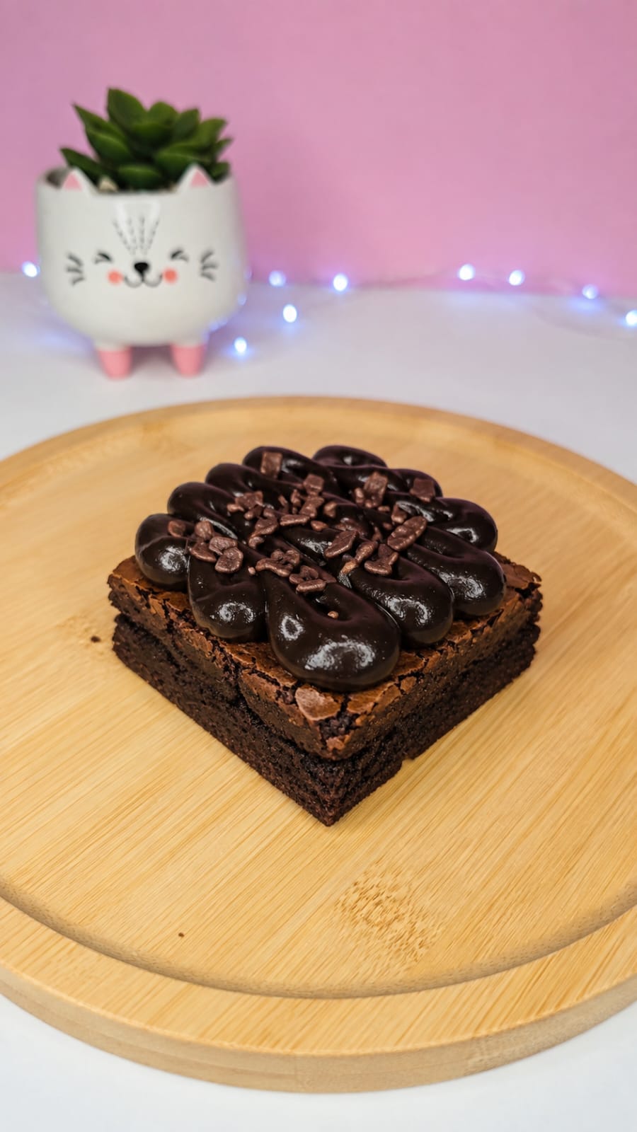 Brownie de chocolate com cobertura cremosa